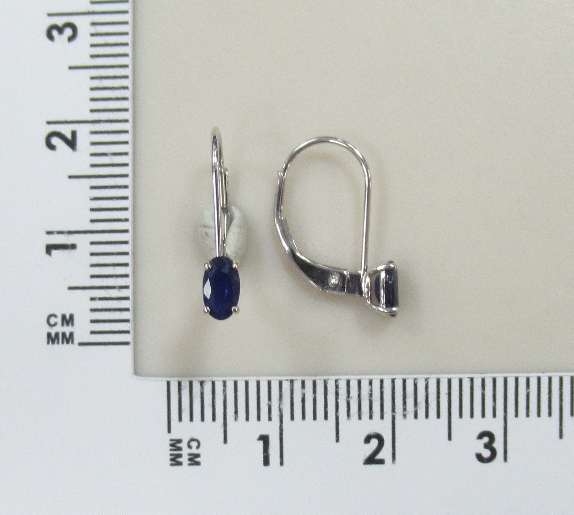 Серьги из белого золота с сапфирами